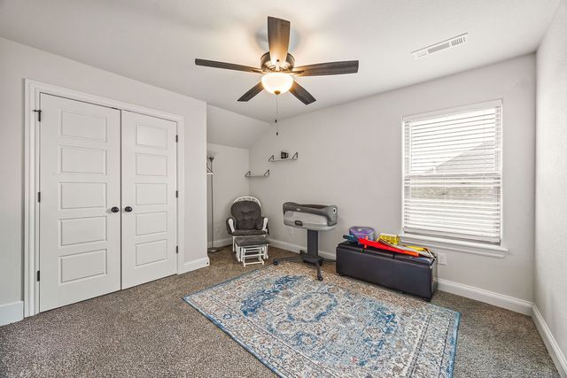 562 N Drewrys Bluff Drive, Fayetteville, AR 72704
