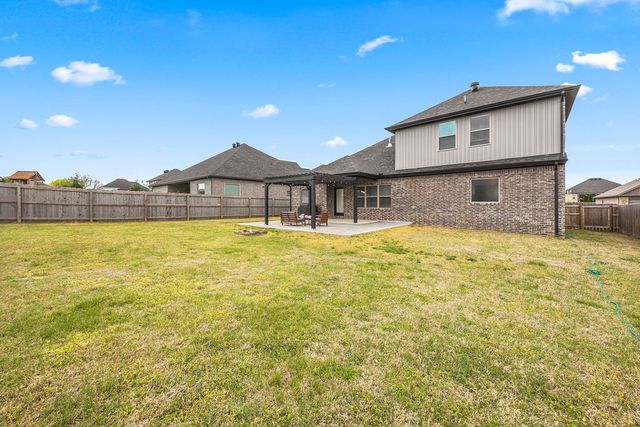 562 N Drewrys Bluff Drive, Fayetteville, AR 72704