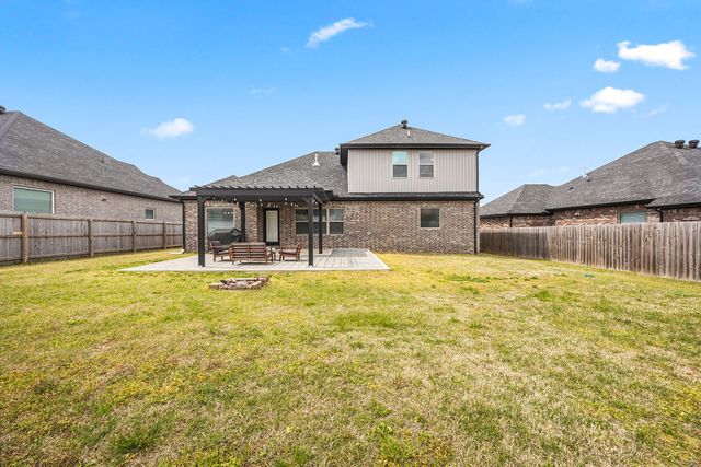 562 N Drewrys Bluff Drive, Fayetteville, AR 72704