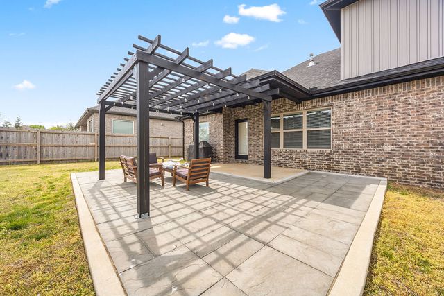 562 N Drewrys Bluff Drive, Fayetteville, AR 72704