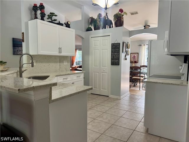 461 1st ST NW, Naples, FL 34120
