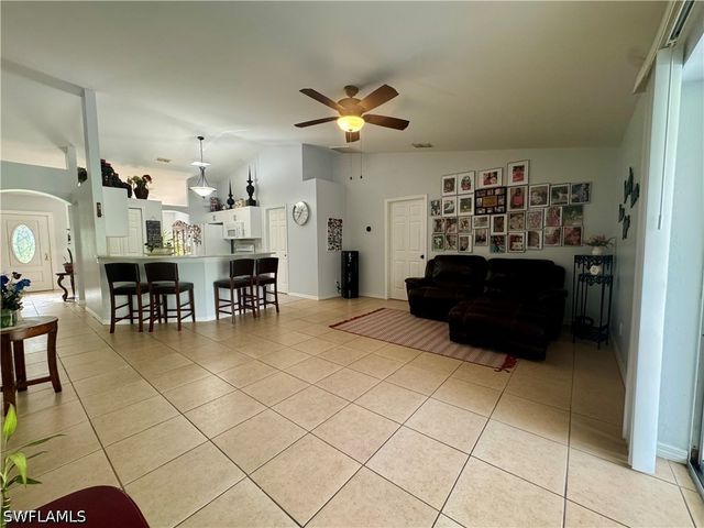 461 1st ST NW, Naples, FL 34120