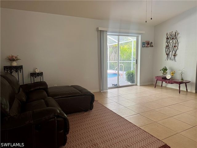 461 1st ST NW, Naples, FL 34120