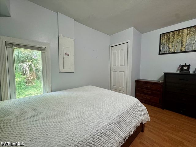 461 1st ST NW, Naples, FL 34120