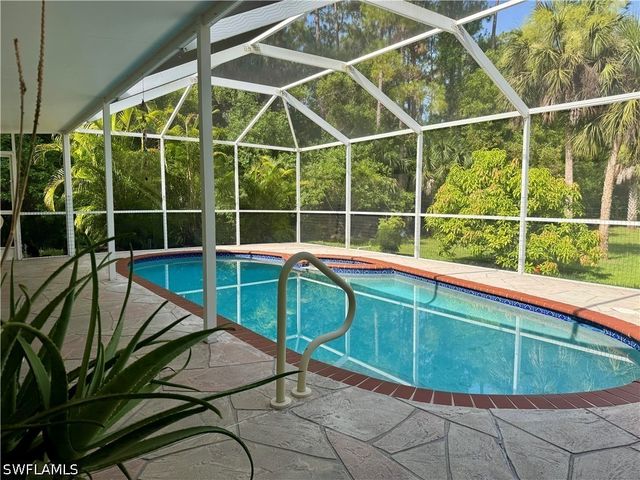 461 1st ST NW, Naples, FL 34120