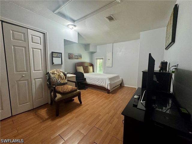 461 1st ST NW, Naples, FL 34120