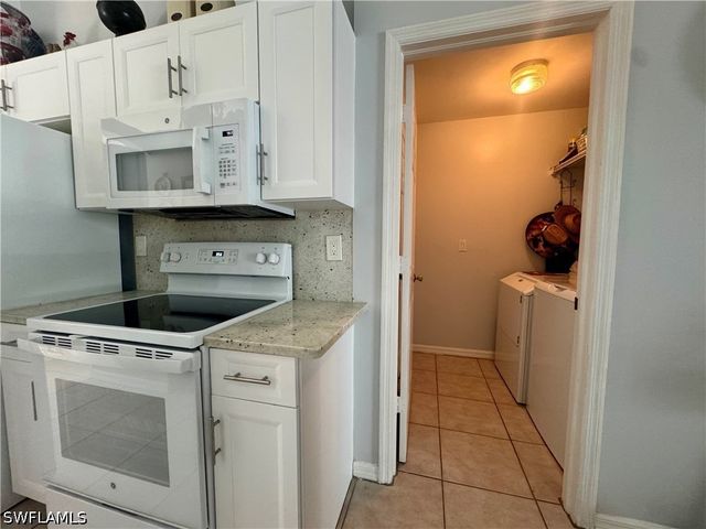 461 1st ST NW, Naples, FL 34120