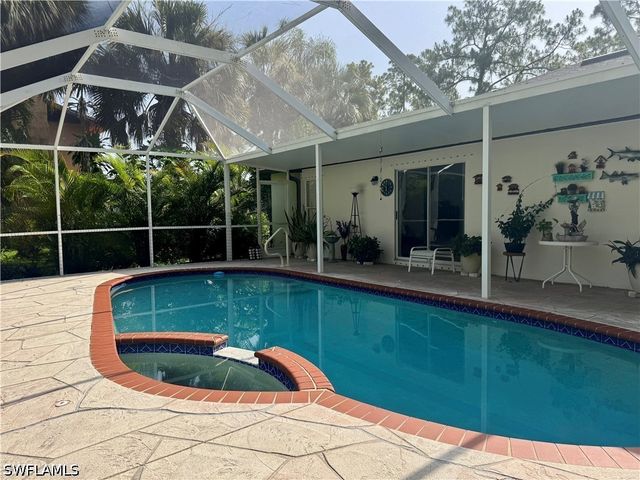461 1st ST NW, Naples, FL 34120