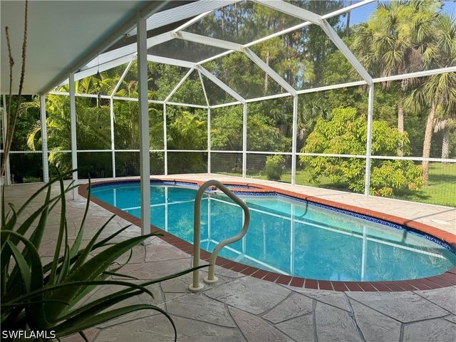 461 1st ST NW, Naples, FL 34120