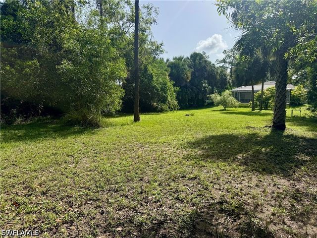 461 1st ST NW, Naples, FL 34120