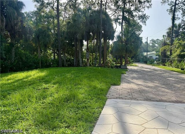 461 1st ST NW, Naples, FL 34120