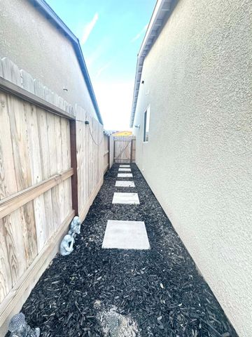 6657 E Home Avenue, Fresno, CA 93727