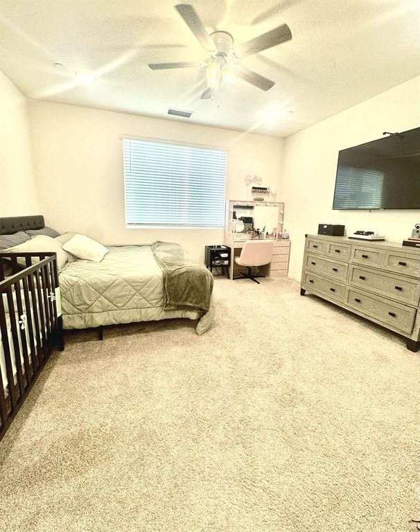 Image 10 of property listing at 6657 E Home Avenue, Fresno, CA 93727