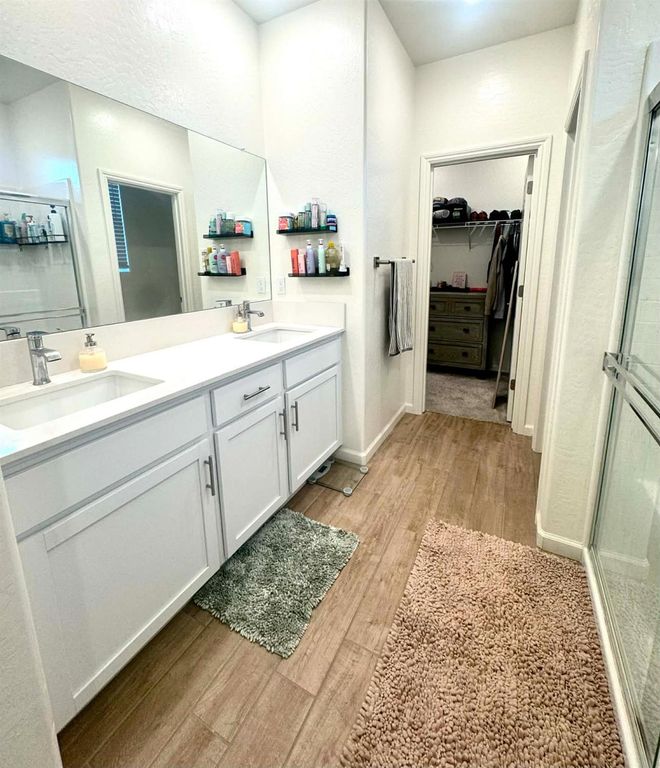 Image 11 of property listing at 6657 E Home Avenue, Fresno, CA 93727