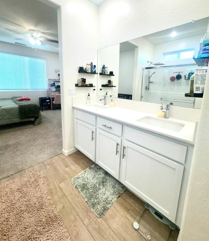 Image 12 of property listing at 6657 E Home Avenue, Fresno, CA 93727