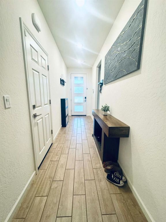 Image 3 of property listing at 6657 E Home Avenue, Fresno, CA 93727