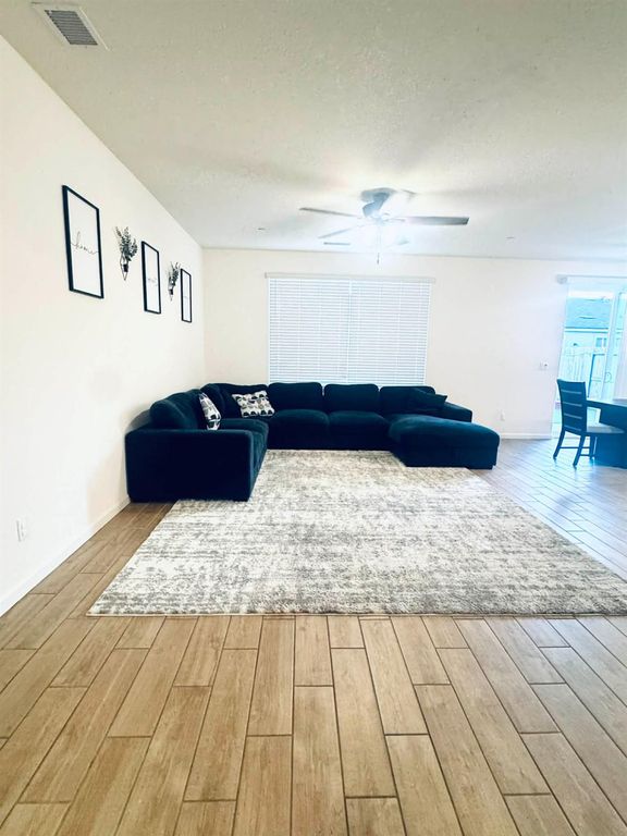 Image 4 of property listing at 6657 E Home Avenue, Fresno, CA 93727