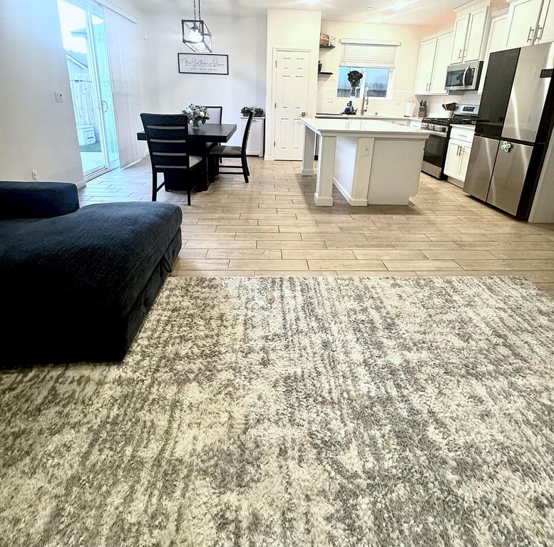 Image 5 of property listing at 6657 E Home Avenue, Fresno, CA 93727