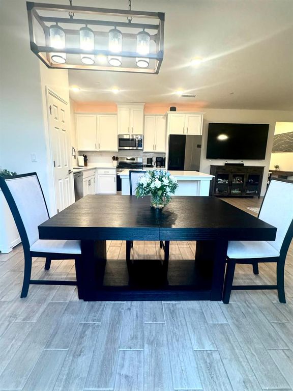 Image 7 of property listing at 6657 E Home Avenue, Fresno, CA 93727