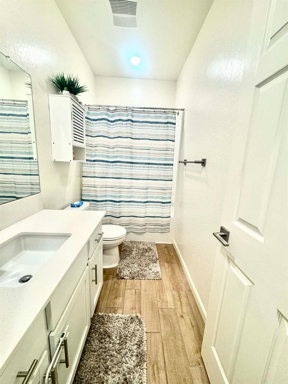 Image 8 of property listing at 6657 E Home Avenue, Fresno, CA 93727