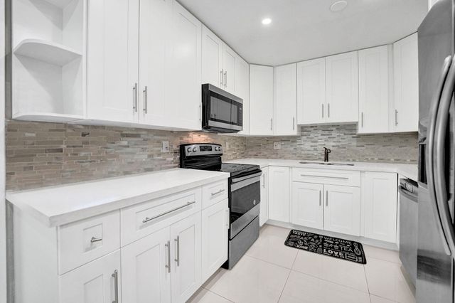 921 NW 14th Street, Fort Lauderdale, FL 33311