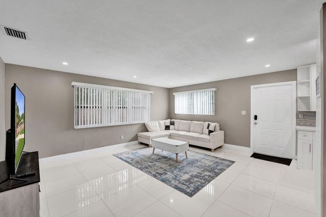 921 NW 14th Street, Fort Lauderdale, FL 33311