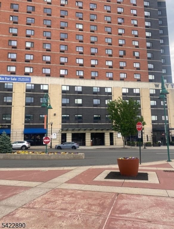 1 Carriage City Plz, Rahway City, NJ 07065 — photo 2