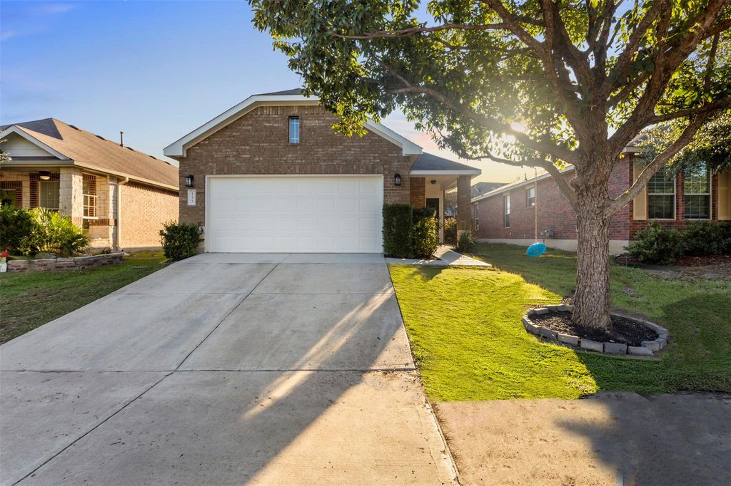 155 Dandy DR, Buda, TX 78610