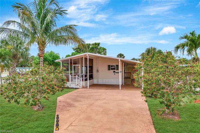 524 Menton LN, Naples, FL 34112