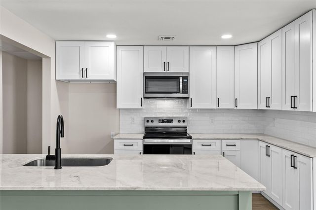 347 Monroe ST, Giddings, TX 78942