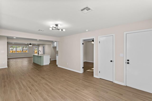 347 Monroe ST, Giddings, TX 78942