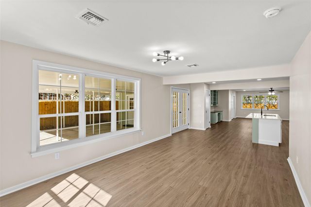 347 Monroe ST, Giddings, TX 78942