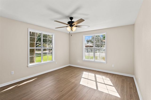 347 Monroe ST, Giddings, TX 78942