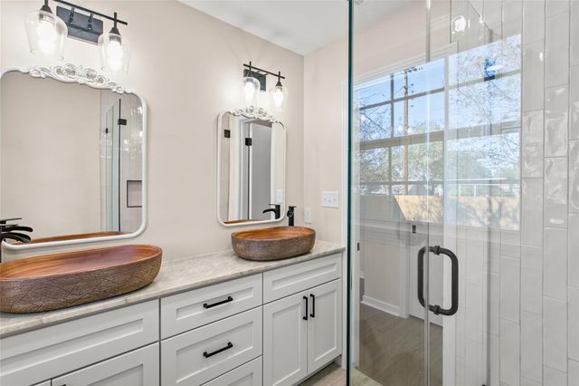 347 Monroe ST, Giddings, TX 78942