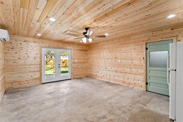 347 Monroe ST, Giddings, TX 78942