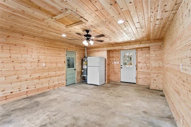 347 Monroe ST, Giddings, TX 78942