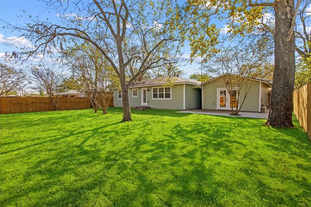 347 Monroe ST, Giddings, TX 78942