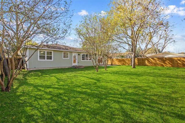 347 Monroe ST, Giddings, TX 78942