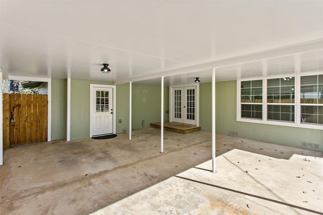 347 Monroe ST, Giddings, TX 78942