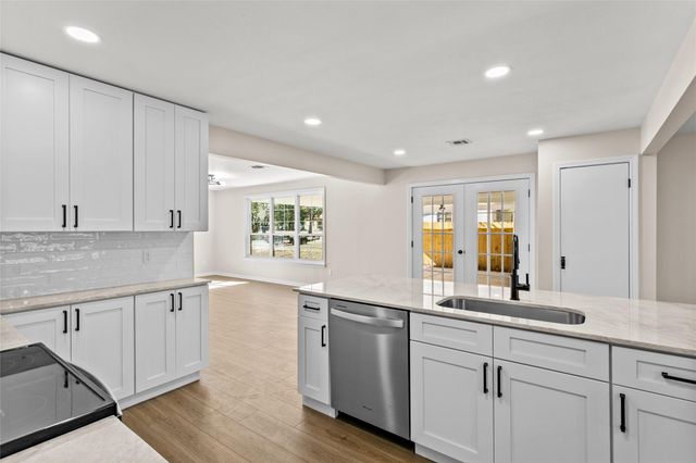 347 Monroe ST, Giddings, TX 78942