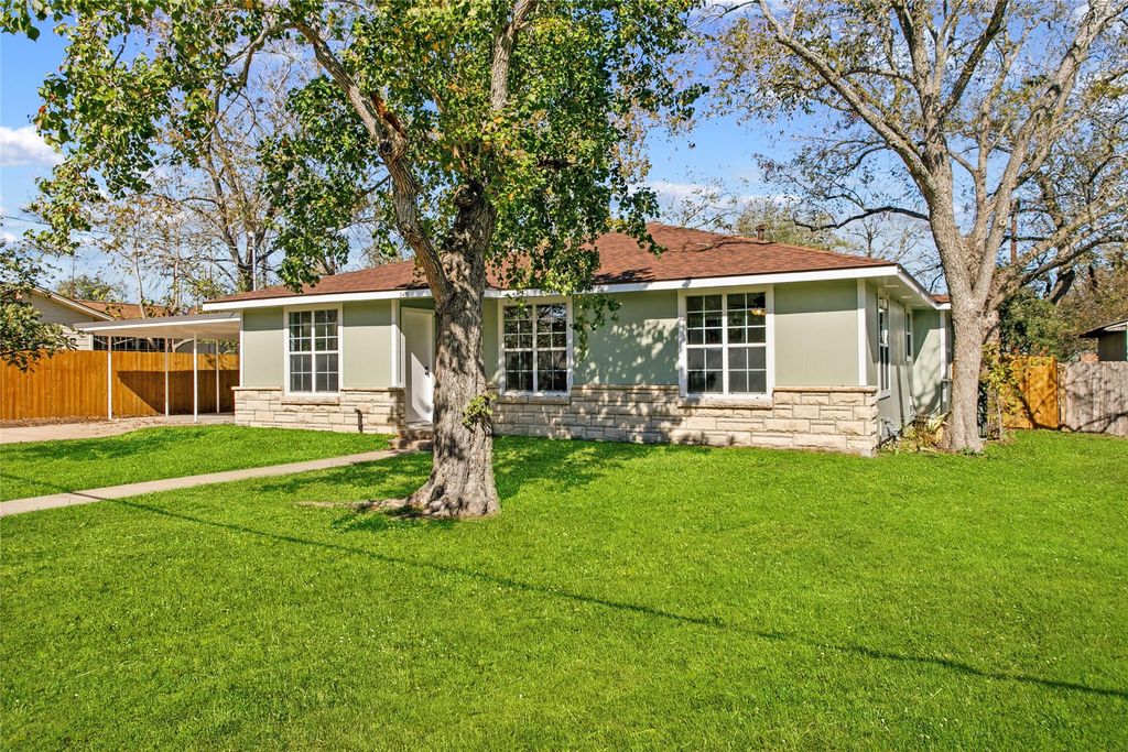 347 Monroe ST, Giddings, TX 78942