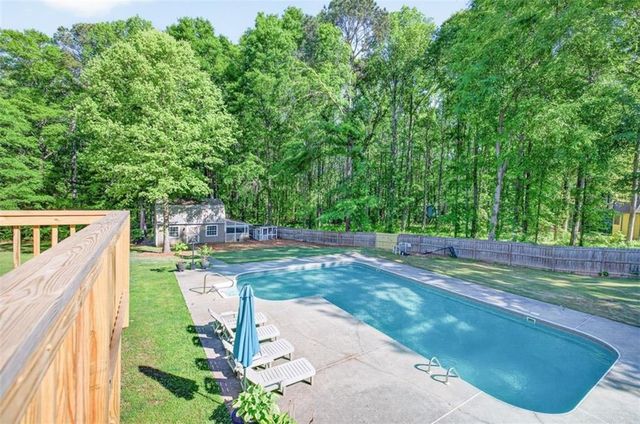 2700 Bay Ridge Drive, Loganville, GA 30052