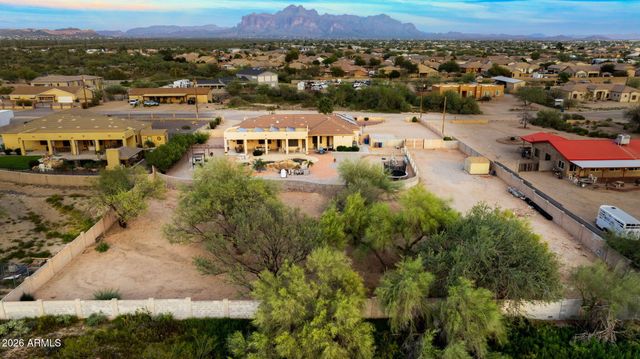 1104 N MOUNTAIN Road, Mesa, AZ 85207