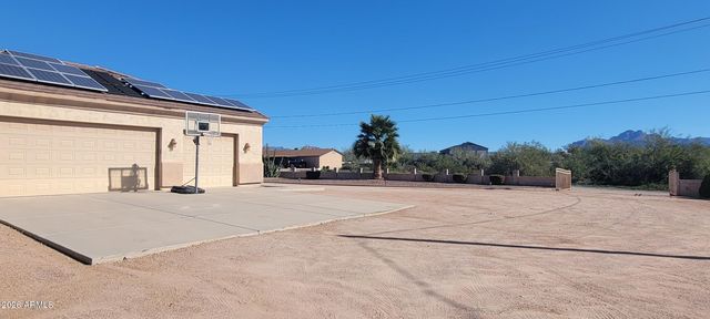 1104 N MOUNTAIN Road, Mesa, AZ 85207