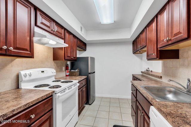 19 Willow Lane, Spring Lake Heights, NJ 07762