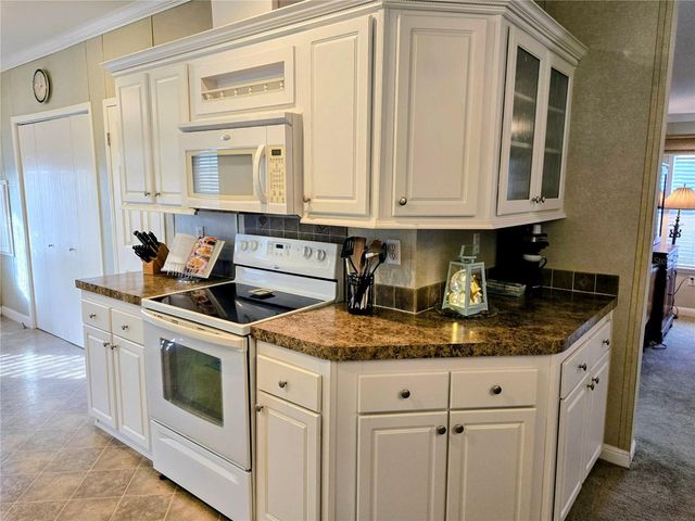 6306 WEALTHY LANE, Zephyrhills, FL 33542