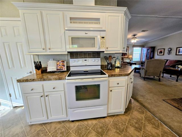 6306 WEALTHY LANE, Zephyrhills, FL 33542