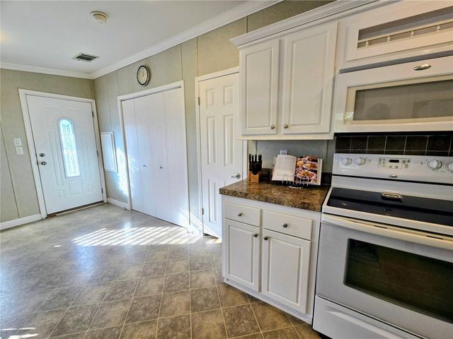 6306 WEALTHY LANE, Zephyrhills, FL 33542