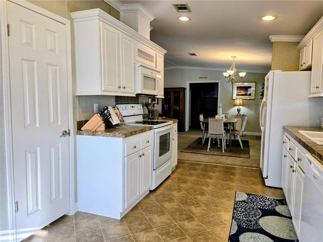 6306 WEALTHY LANE, Zephyrhills, FL 33542