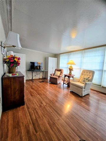 6306 WEALTHY LANE, Zephyrhills, FL 33542